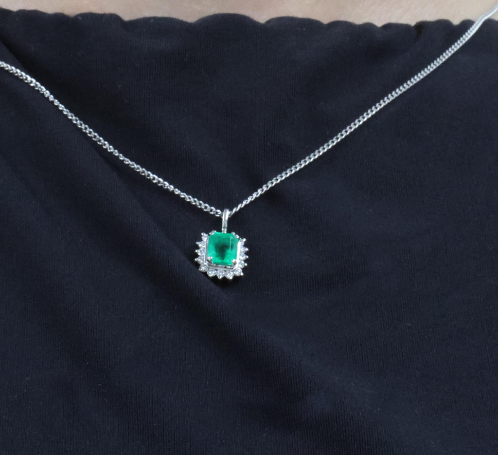Estate 0.84ct Natural Colombian Emerald & 0.18ct Diamond Halo Platinum Necklace