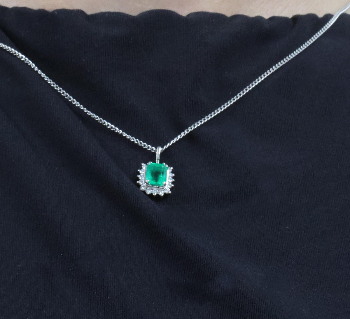 Estate 0.84ct Natural Colombian Emerald & 0.18ct Diamond Halo Platinum Necklace