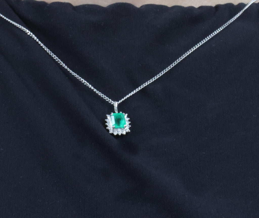 Estate 0.84ct Natural Colombian Emerald & 0.18ct Diamond Halo Platinum Necklace
