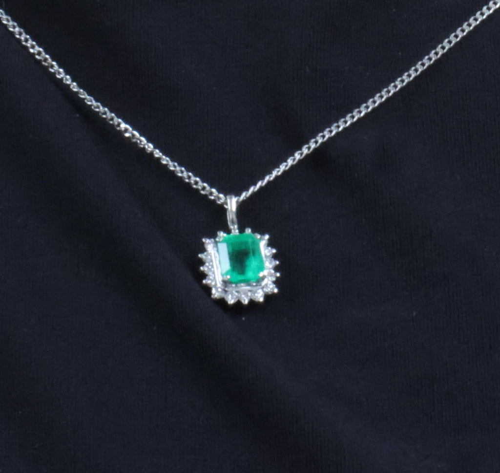 Estate 0.84ct Natural Colombian Emerald & 0.18ct Diamond Halo Platinum Necklace
