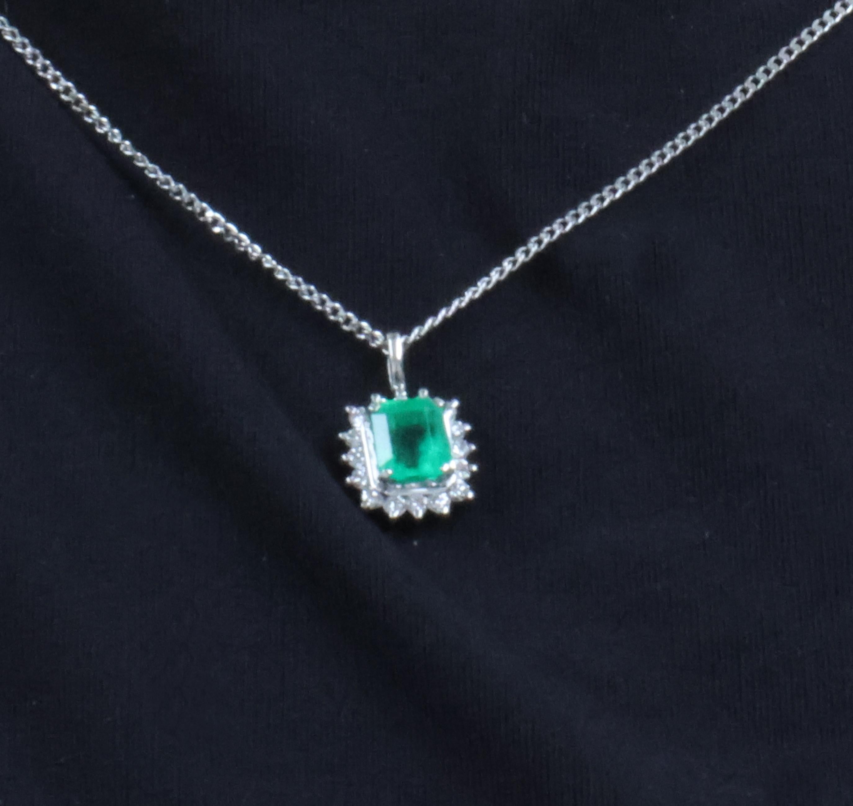 Estate 0.84ct Natural Colombian Emerald & 0.18ct Diamond Halo Platinum Necklace