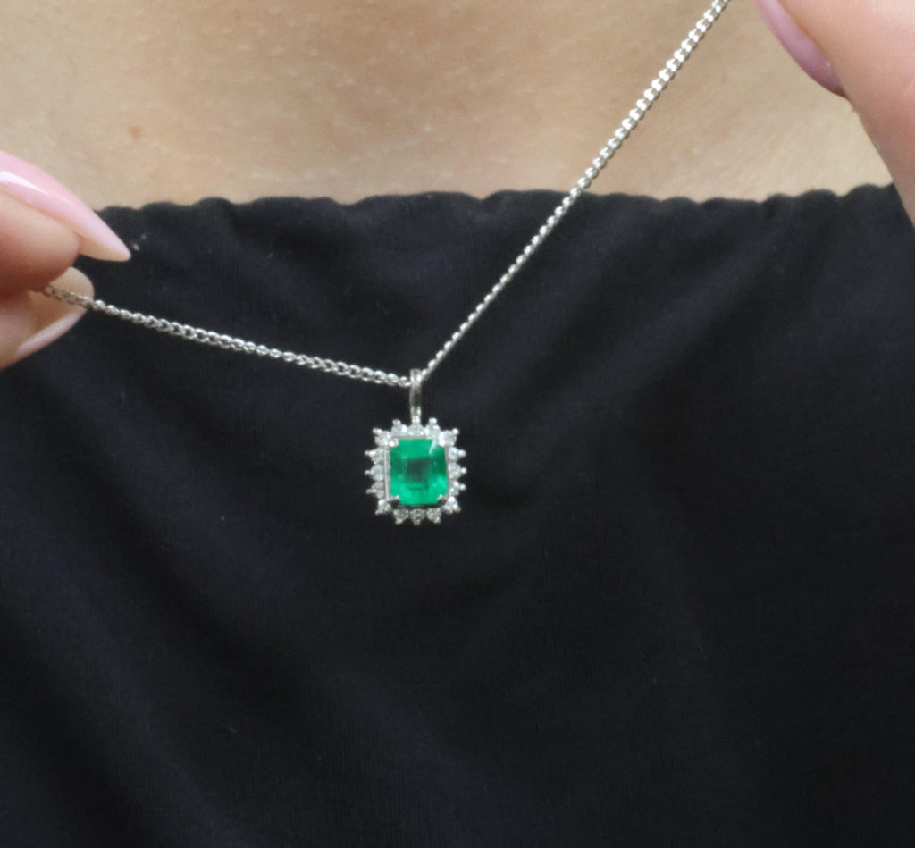 Estate 0.84ct Natural Colombian Emerald & 0.18ct Diamond Halo Platinum Necklace