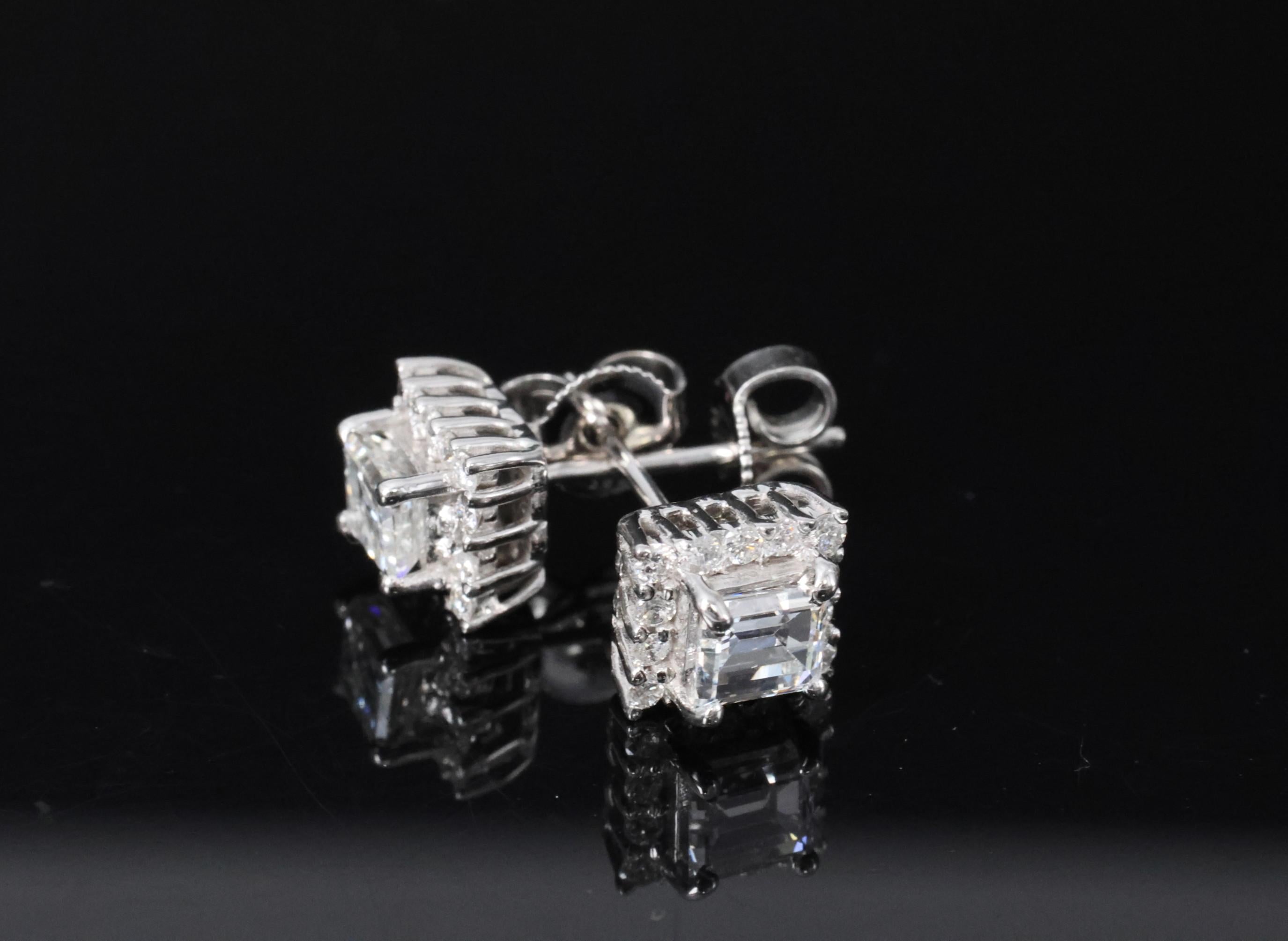 0.81ct DE/VS Emerald Cut & 0.28ct Rd Diamond 18K White Gold Stud Earrings