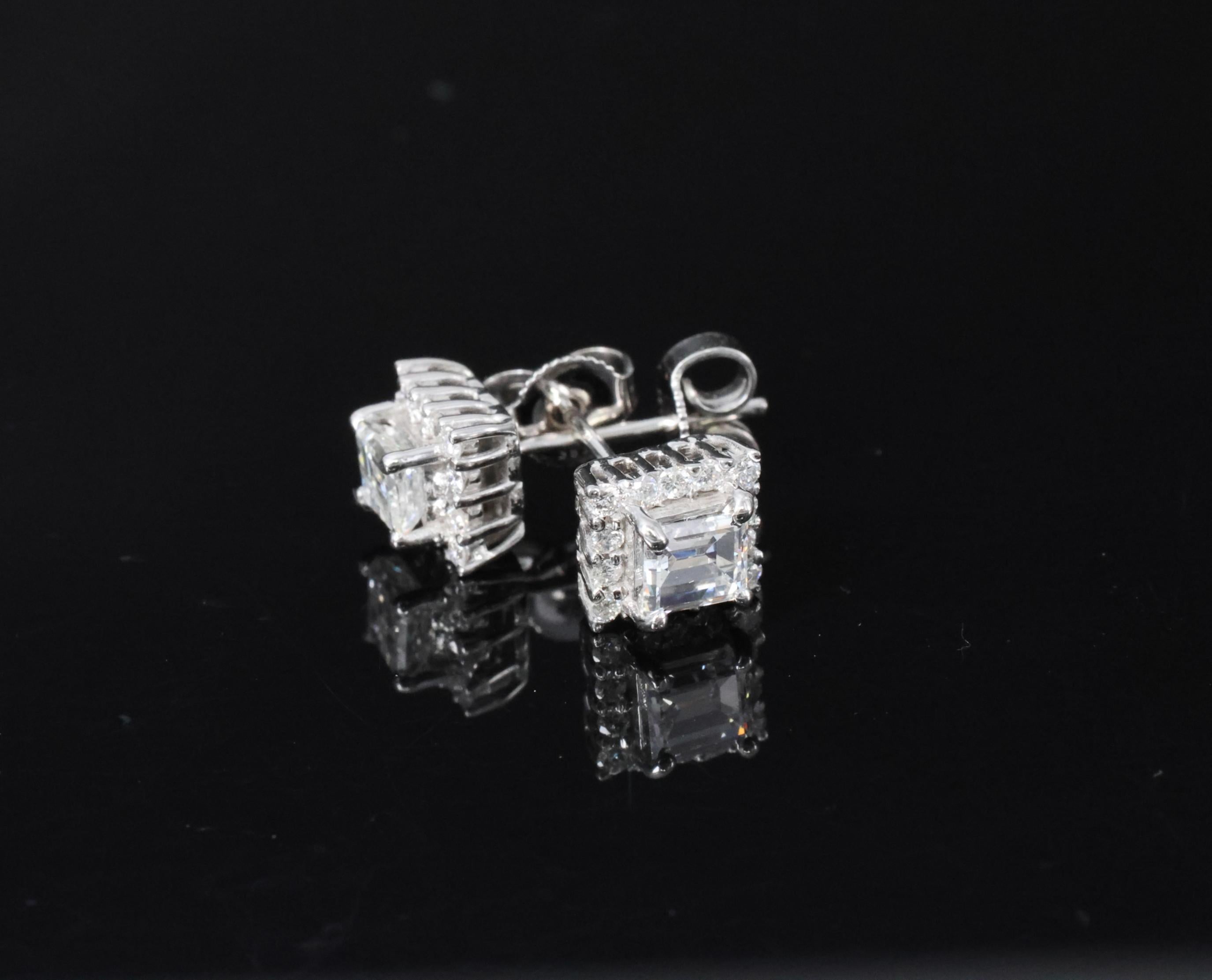 0.81ct DE/VS Emerald Cut & 0.28ct Rd Diamond 18K White Gold Stud Earrings