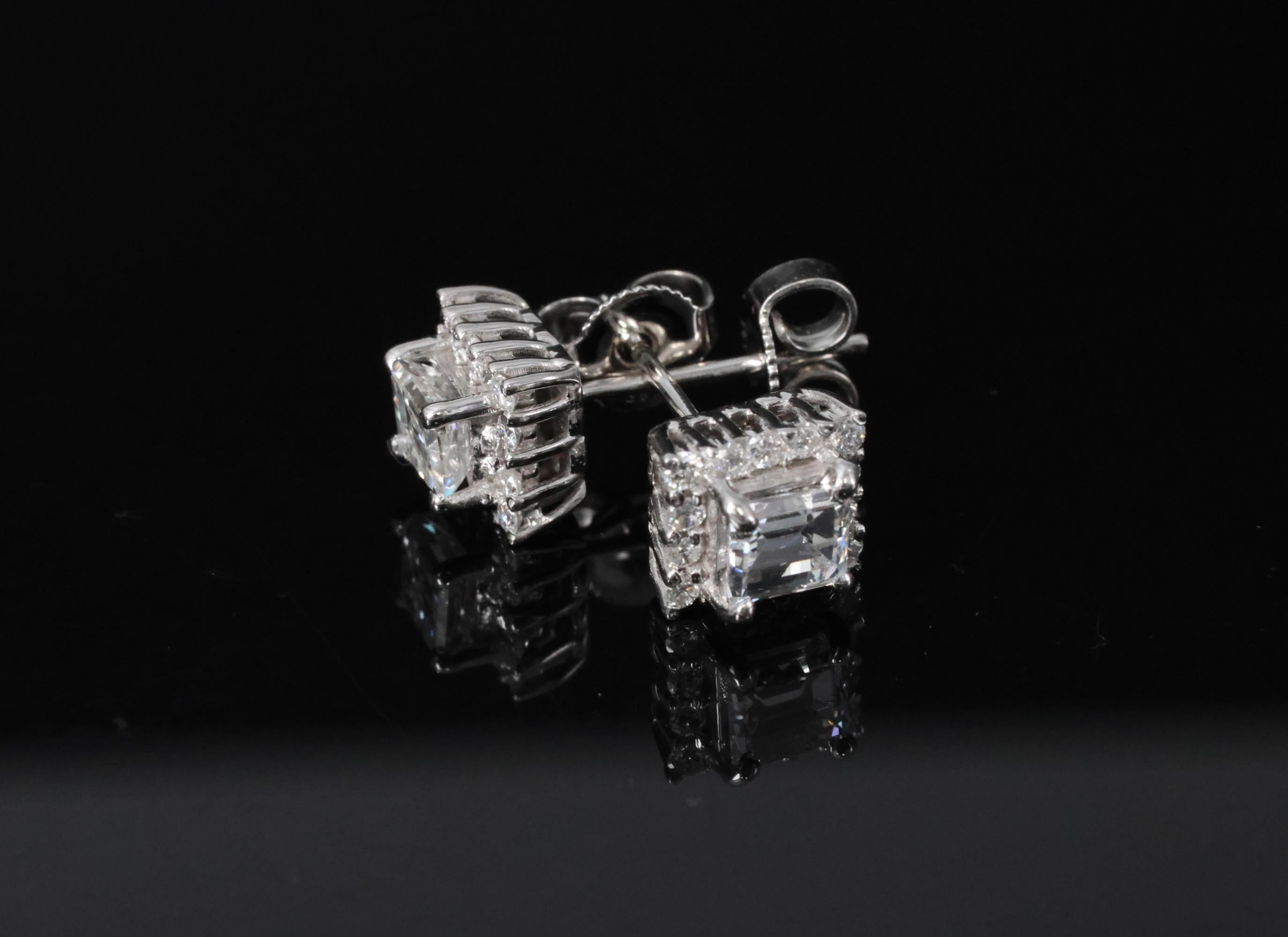0.81ct DE/VS Emerald Cut & 0.28ct Rd Diamond 18K White Gold Stud Earrings