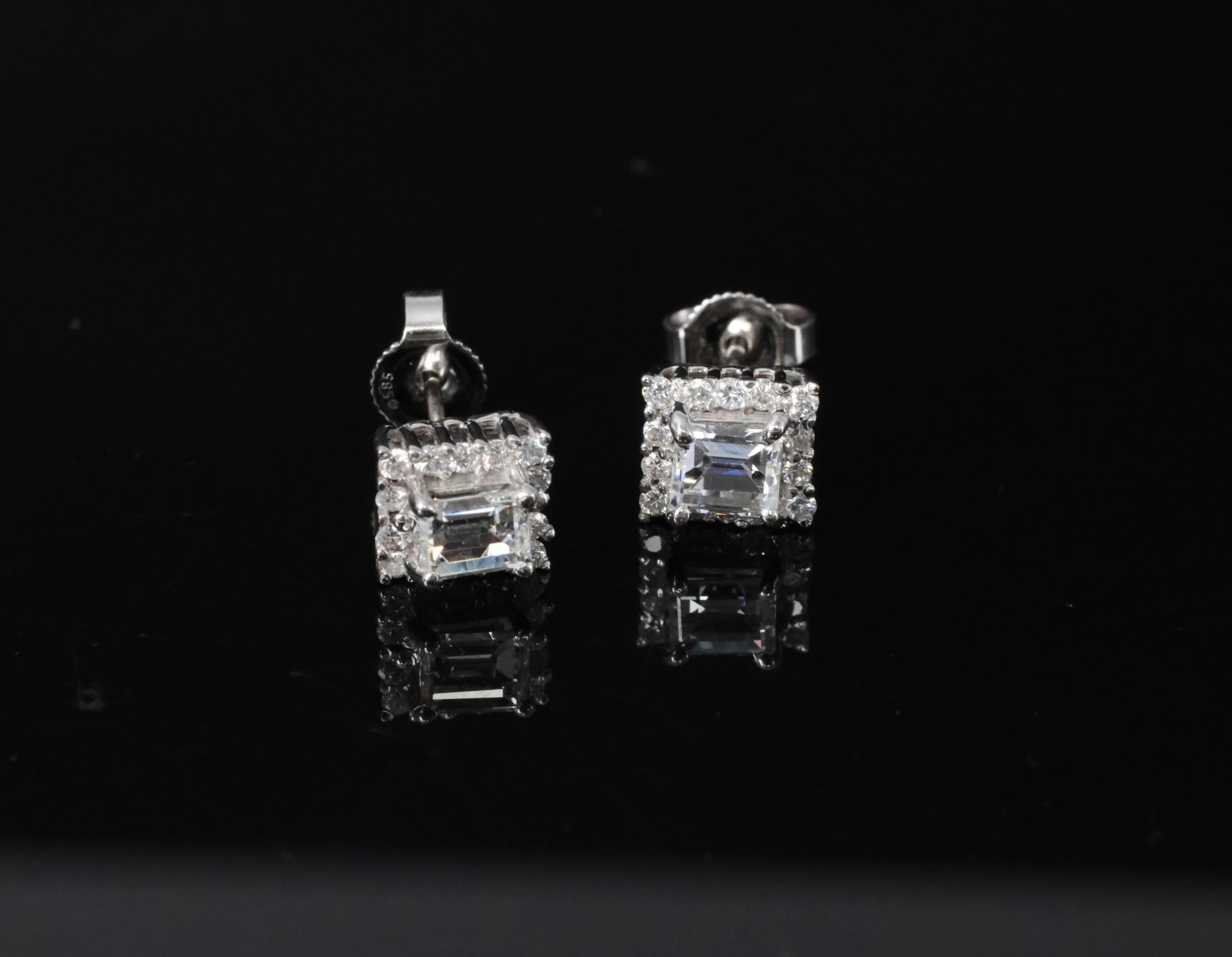 0.81ct DE/VS Emerald Cut & 0.28ct Rd Diamond 18K White Gold Stud Earrings