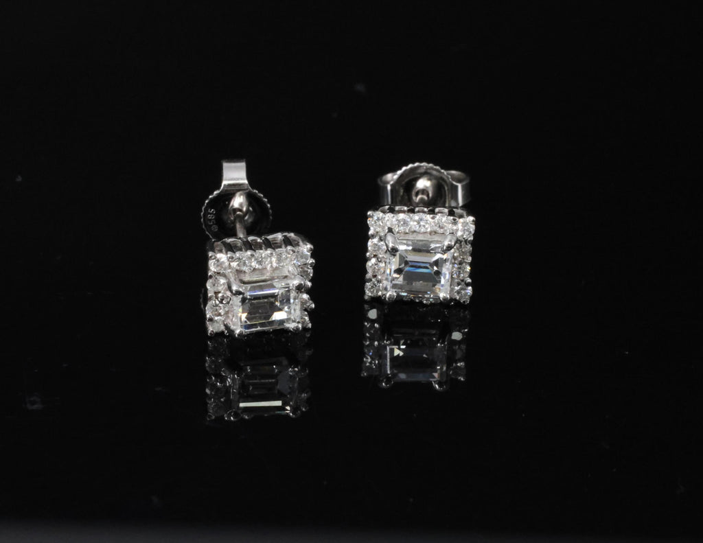 0.81ct DE/VS Emerald Cut & 0.28ct Rd Diamond 18K White Gold Stud Earrings