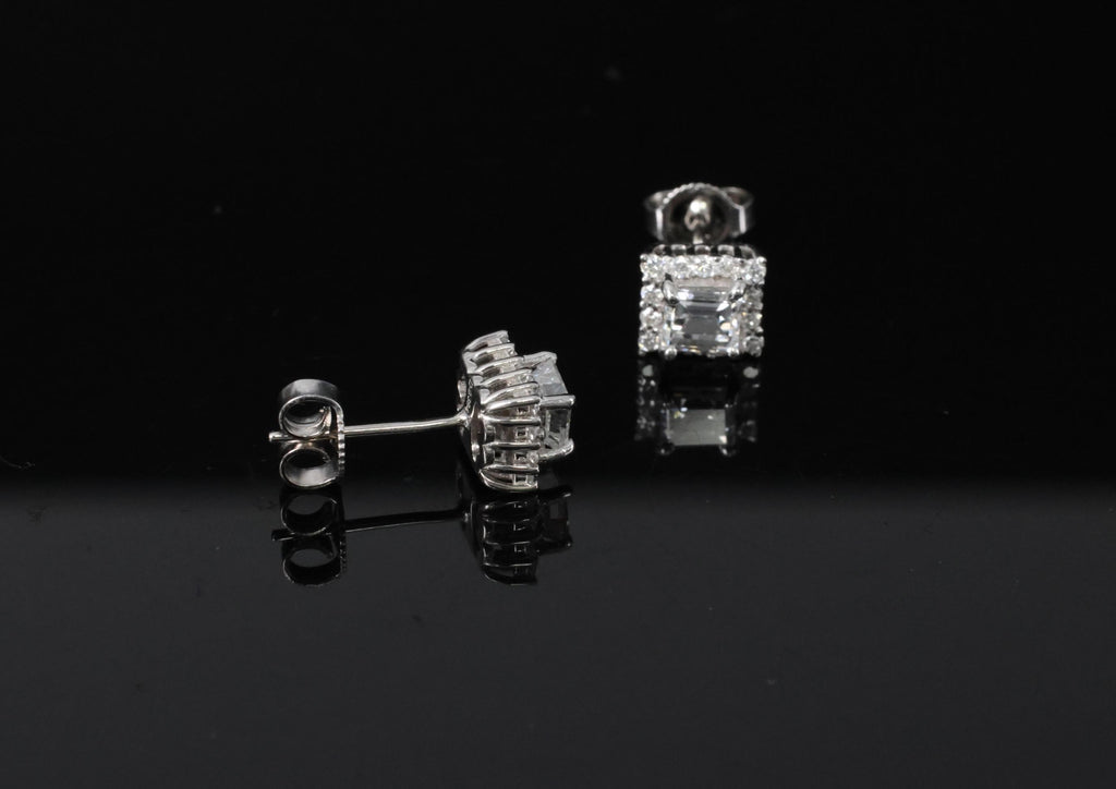 0.81ct DE/VS Emerald Cut & 0.28ct Rd Diamond 18K White Gold Stud Earrings