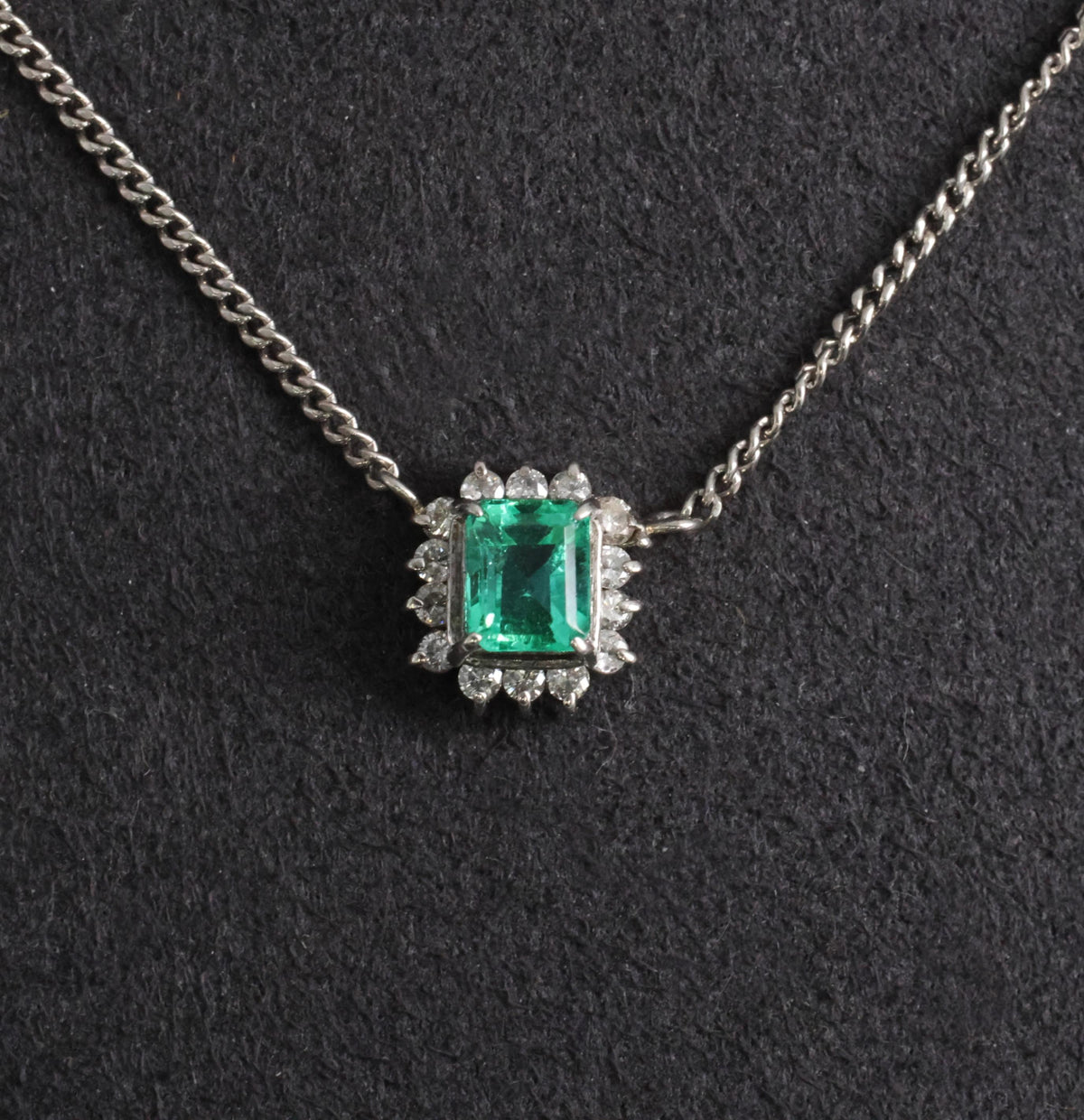 Fine 0.43ct Natural Colombian Emerald & 0.14ct Diamond Halo Platinum Necklace