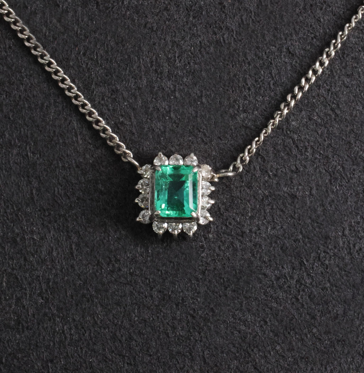 Fine 0.43ct Natural Colombian Emerald & 0.14ct Diamond Halo Platinum Necklace