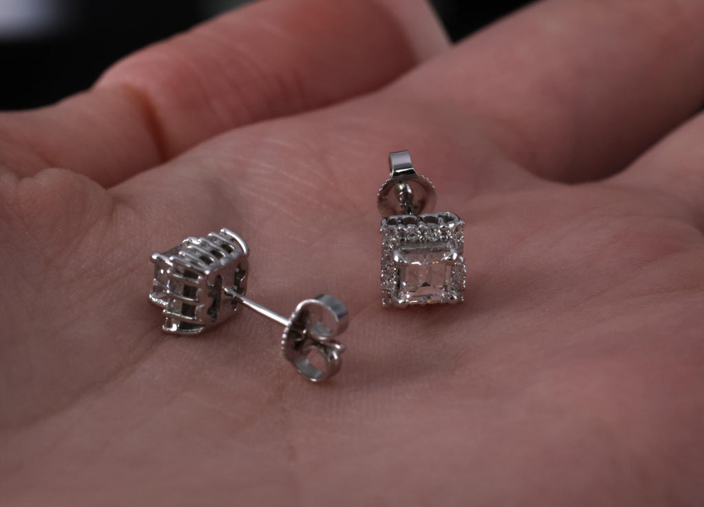 0.81ct DE/VS Emerald Cut & 0.28ct Rd Diamond 18K White Gold Stud Earrings