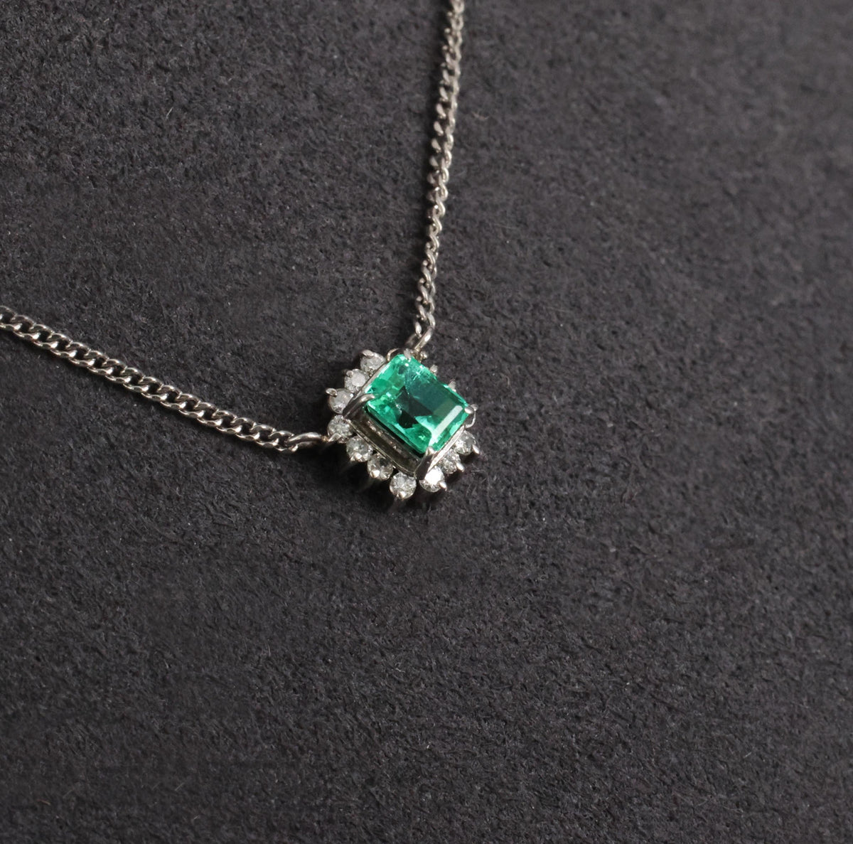 Fine 0.43ct Natural Colombian Emerald & 0.14ct Diamond Halo Platinum Necklace