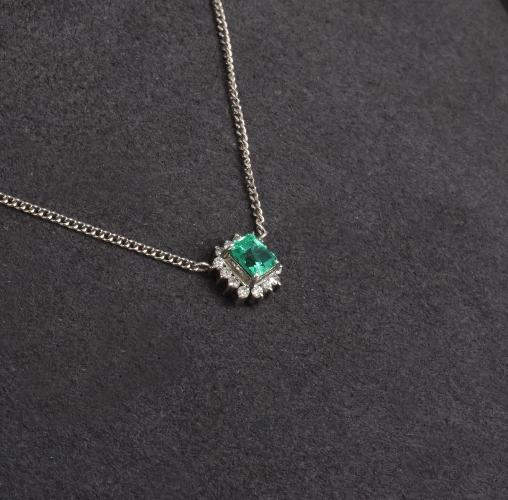 Fine 0.43ct Natural Colombian Emerald & 0.14ct Diamond Halo Platinum Necklace