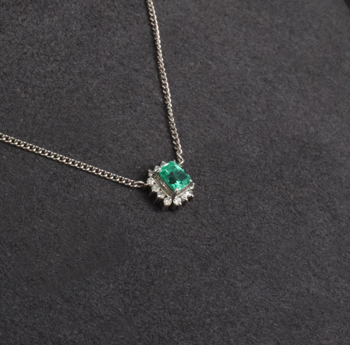 Fine 0.43ct Natural Colombian Emerald & 0.14ct Diamond Halo Platinum Necklace