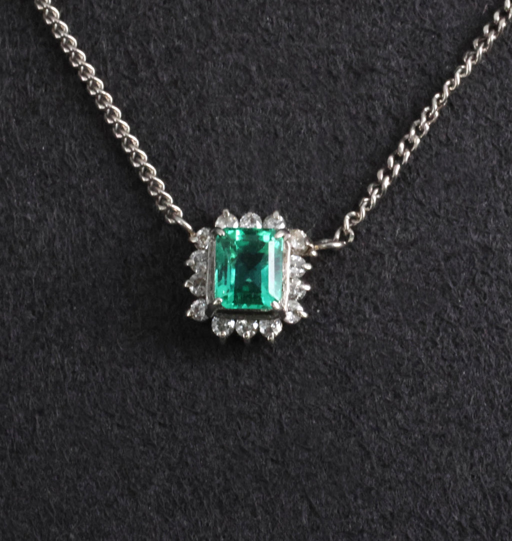 Fine 0.43ct Natural Colombian Emerald & 0.14ct Diamond Halo Platinum Necklace