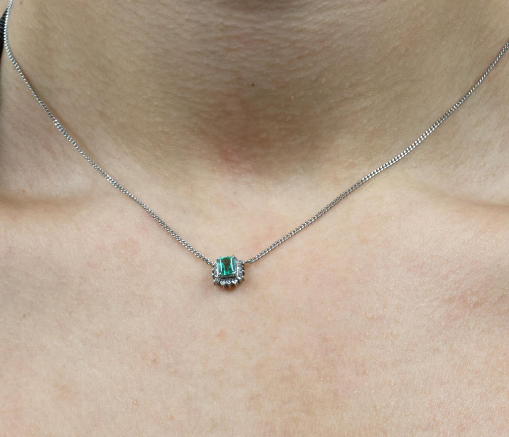 Fine 0.43ct Natural Colombian Emerald & 0.14ct Diamond Halo Platinum Necklace