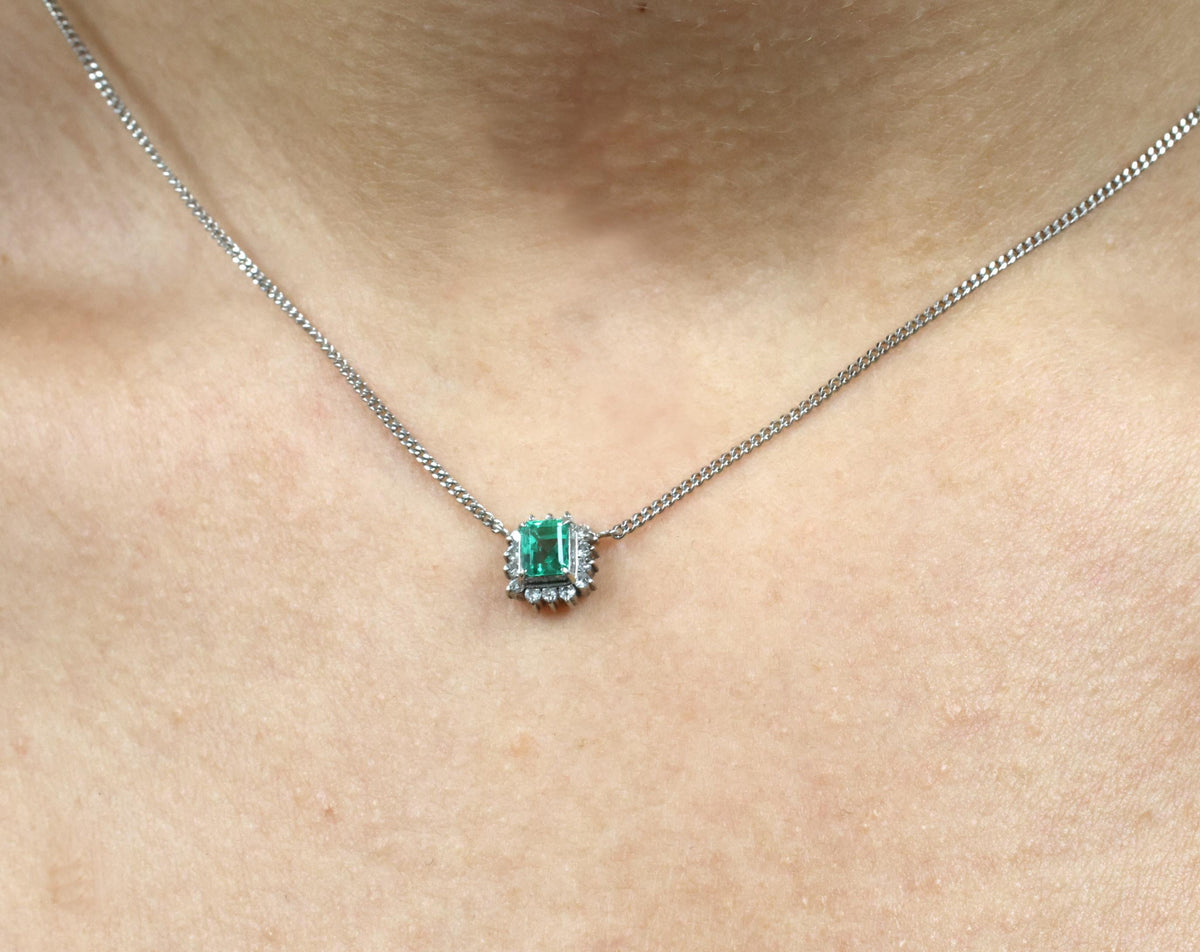 Fine 0.43ct Natural Colombian Emerald & 0.14ct Diamond Halo Platinum Necklace
