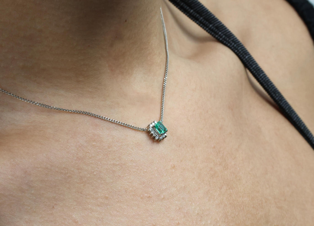 Fine 0.43ct Natural Colombian Emerald & 0.14ct Diamond Halo Platinum Necklace