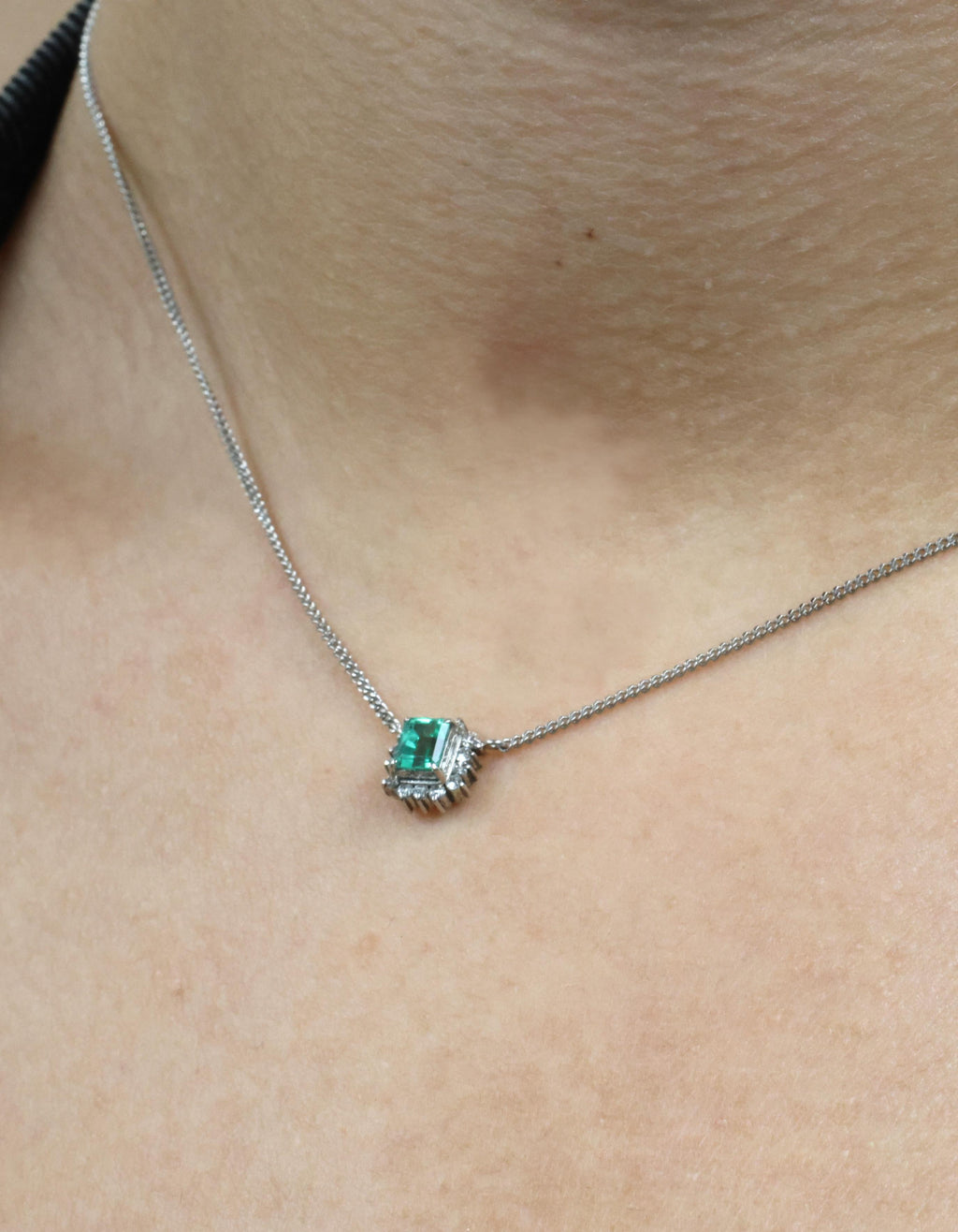 Fine 0.43ct Natural Colombian Emerald & 0.14ct Diamond Halo Platinum Necklace