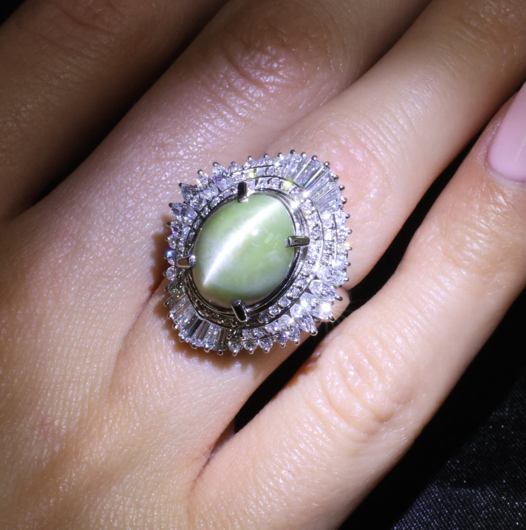 Fine 12.11ct Chrysoberyl Cat's Eye & 1.38ct Diamond Platinum Ring, Size 6
