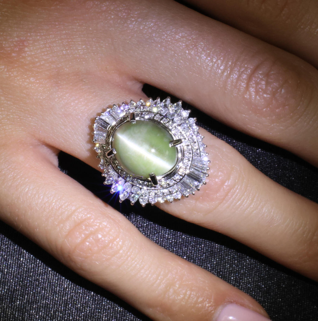 Fine 12.11ct Chrysoberyl Cat's Eye & 1.38ct Diamond Platinum Ring, Size 6