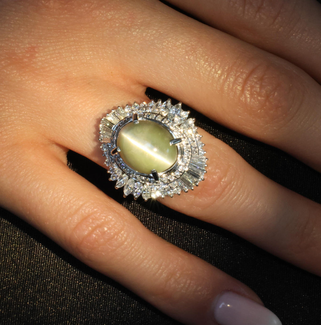 Fine 12.11ct Chrysoberyl Cat's Eye & 1.38ct Diamond Platinum Ring, Size 6