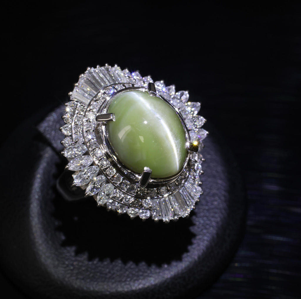 Fine 12.11ct Chrysoberyl Cat's Eye & 1.38ct Diamond Platinum Ring, Size 6