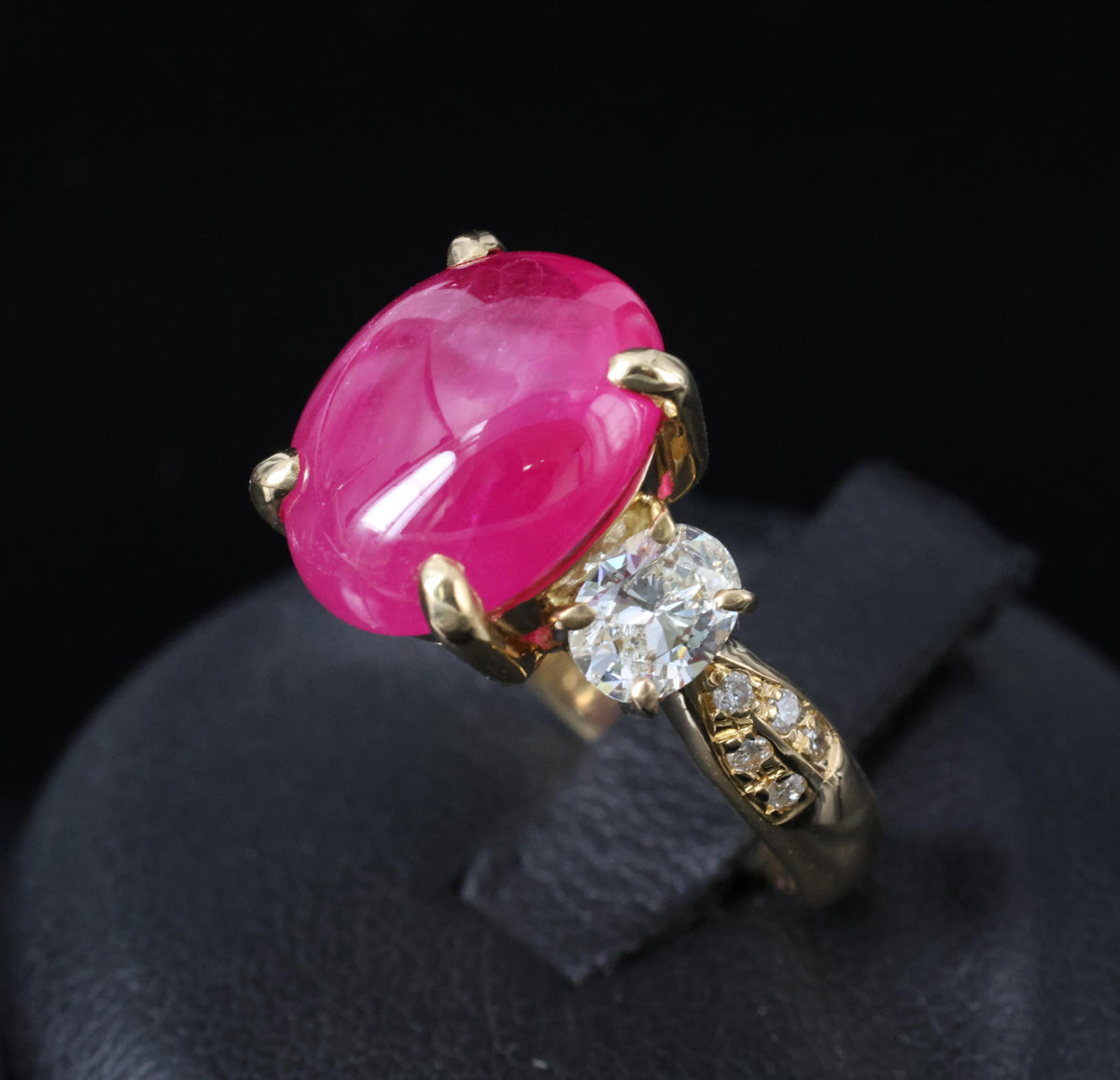 Fine 7.99ct Natural Ruby & 0.89ct Diamond 18K Yellow Gold Ring Size 6.5