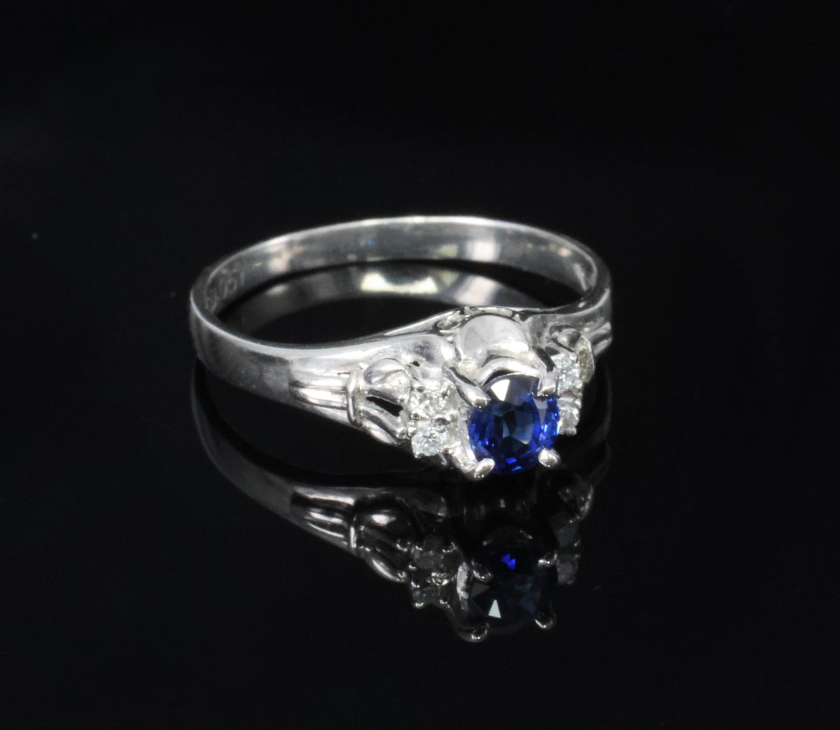 Fine 0.54ct Natural Royal Blue Sapphire & 0.18ct Diamond Platinum Ring Size 6.25