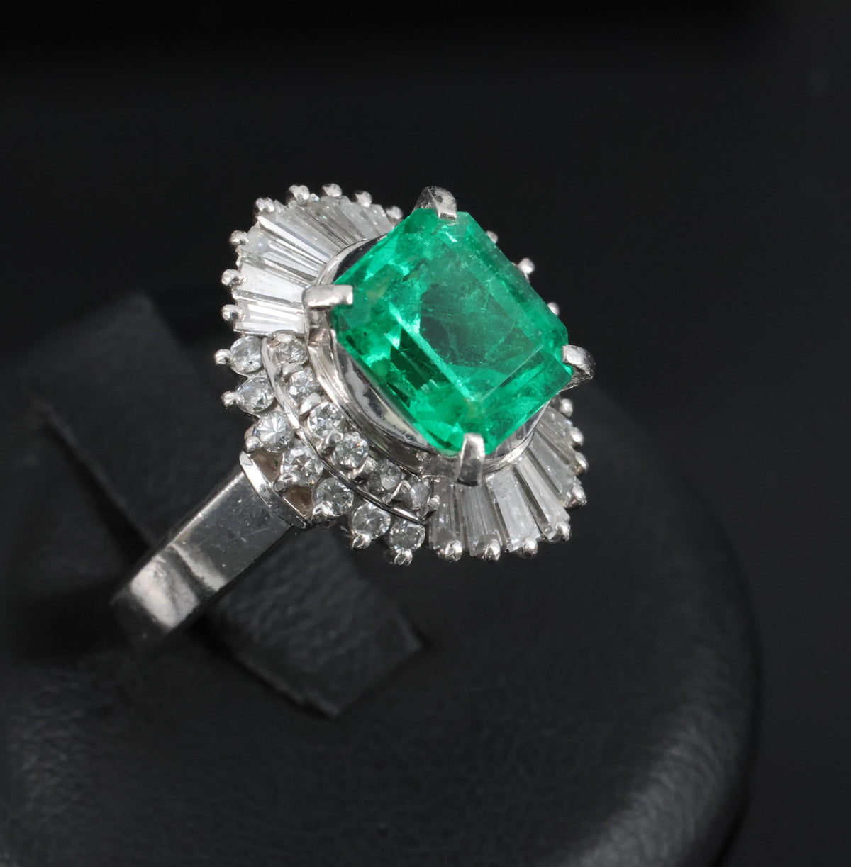 2.72ct GIA Colombia Intense Green Emerald &0.92ct Diamond Platinum Ring Size 5.5
