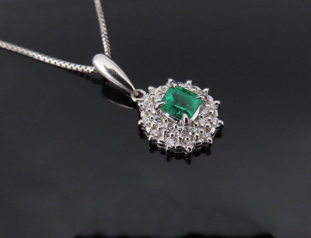 Vintage 0.24ct Intense Green Colombian Emerald 0.15ct Diamond Platinum Necklace