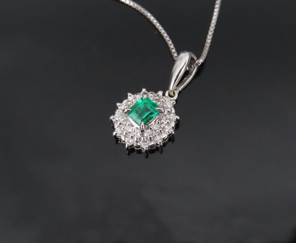 Vintage 0.24ct Intense Green Colombian Emerald 0.15ct Diamond Platinum Necklace