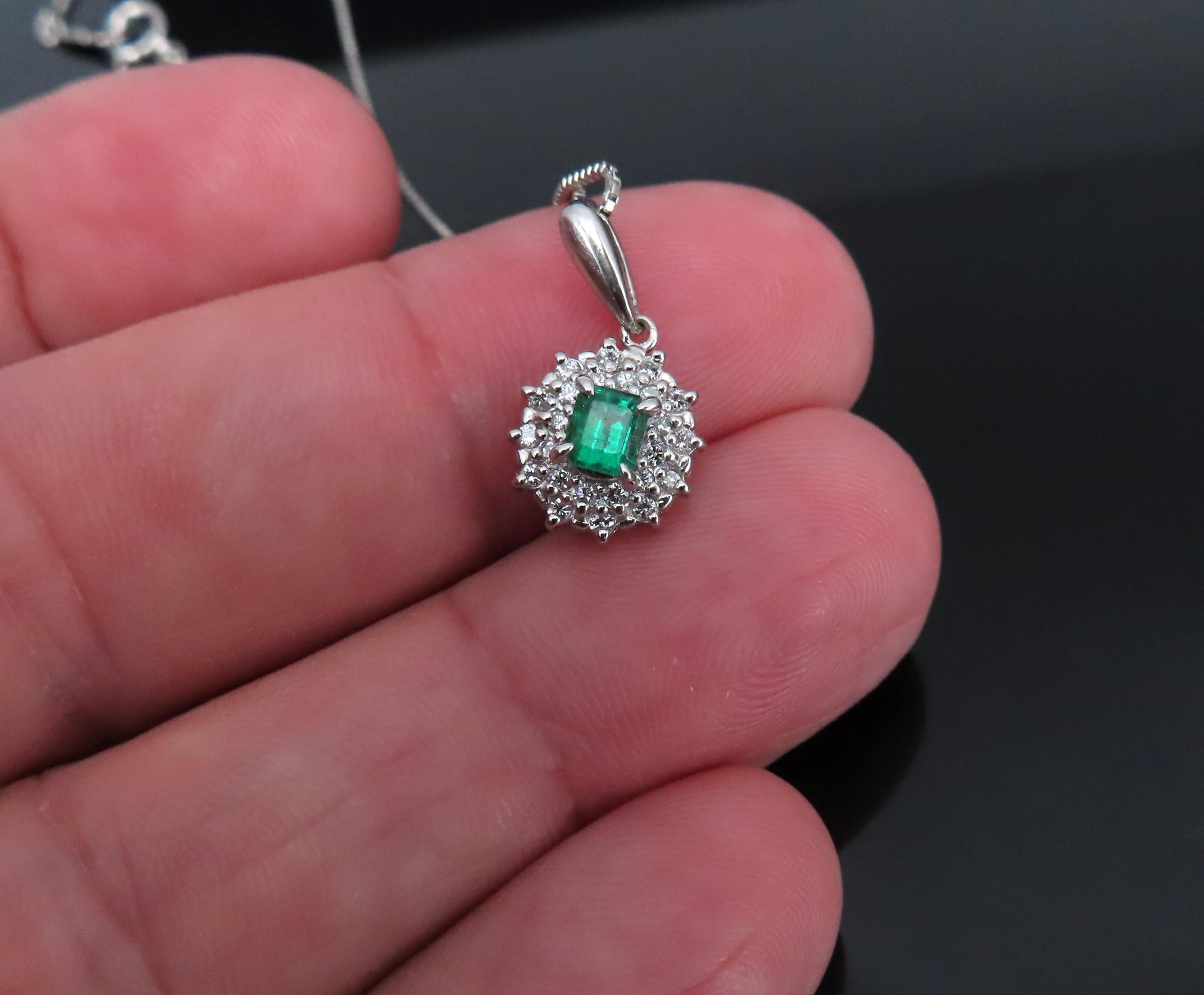Vintage 0.24ct Intense Green Colombian Emerald 0.15ct Diamond Platinum Necklace