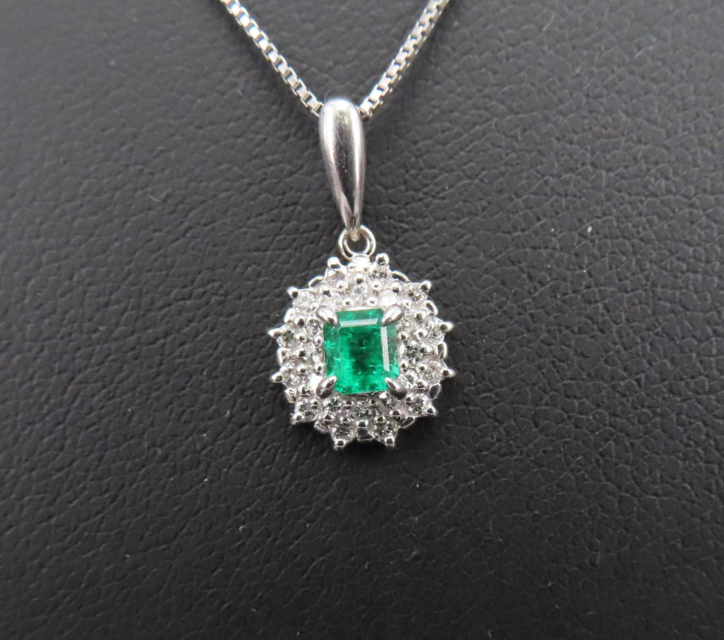Vintage 0.24ct Intense Green Colombian Emerald 0.15ct Diamond Platinum Necklace