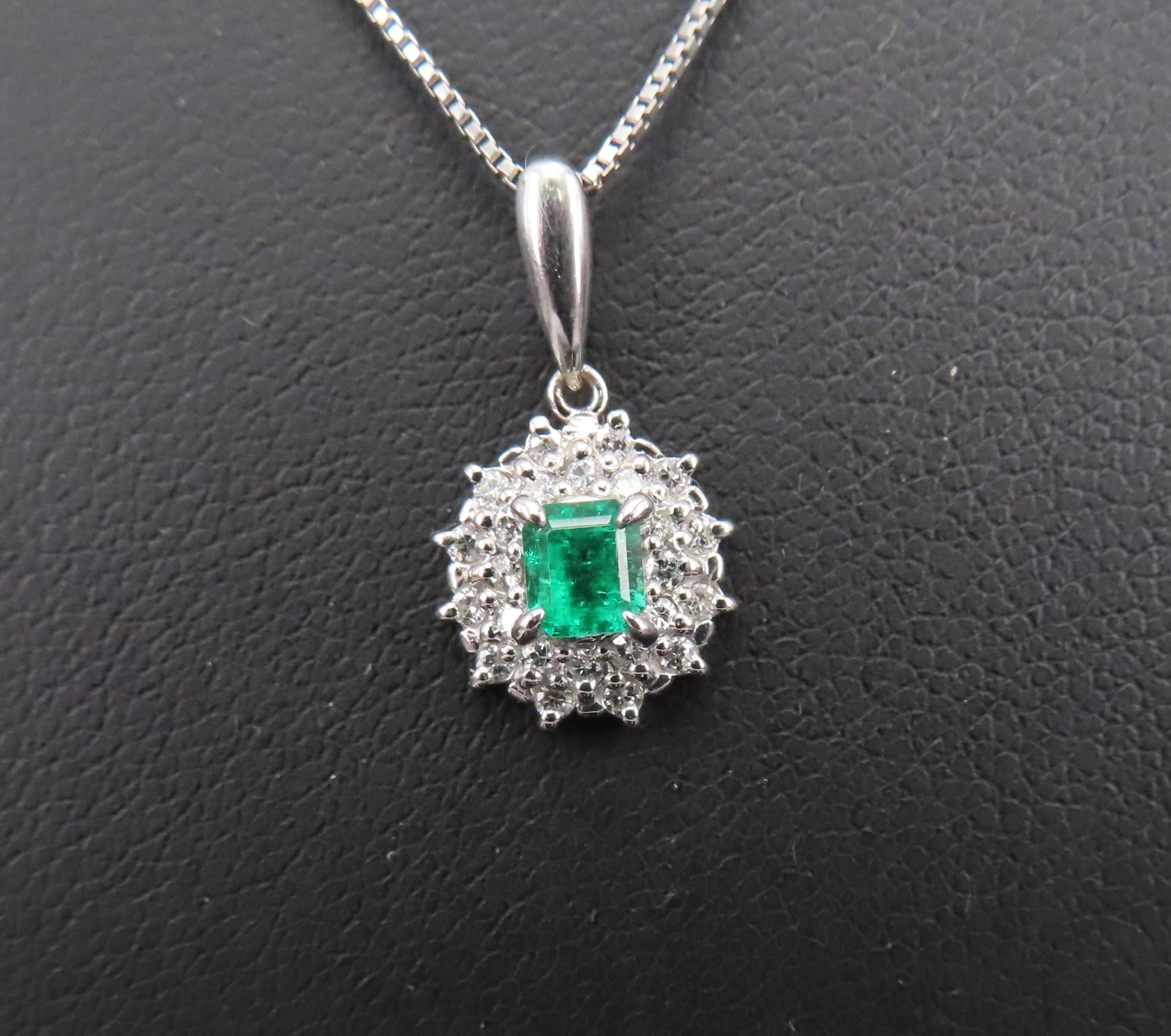 Vintage 0.24ct Intense Green Colombian Emerald 0.15ct Diamond Platinum Necklace