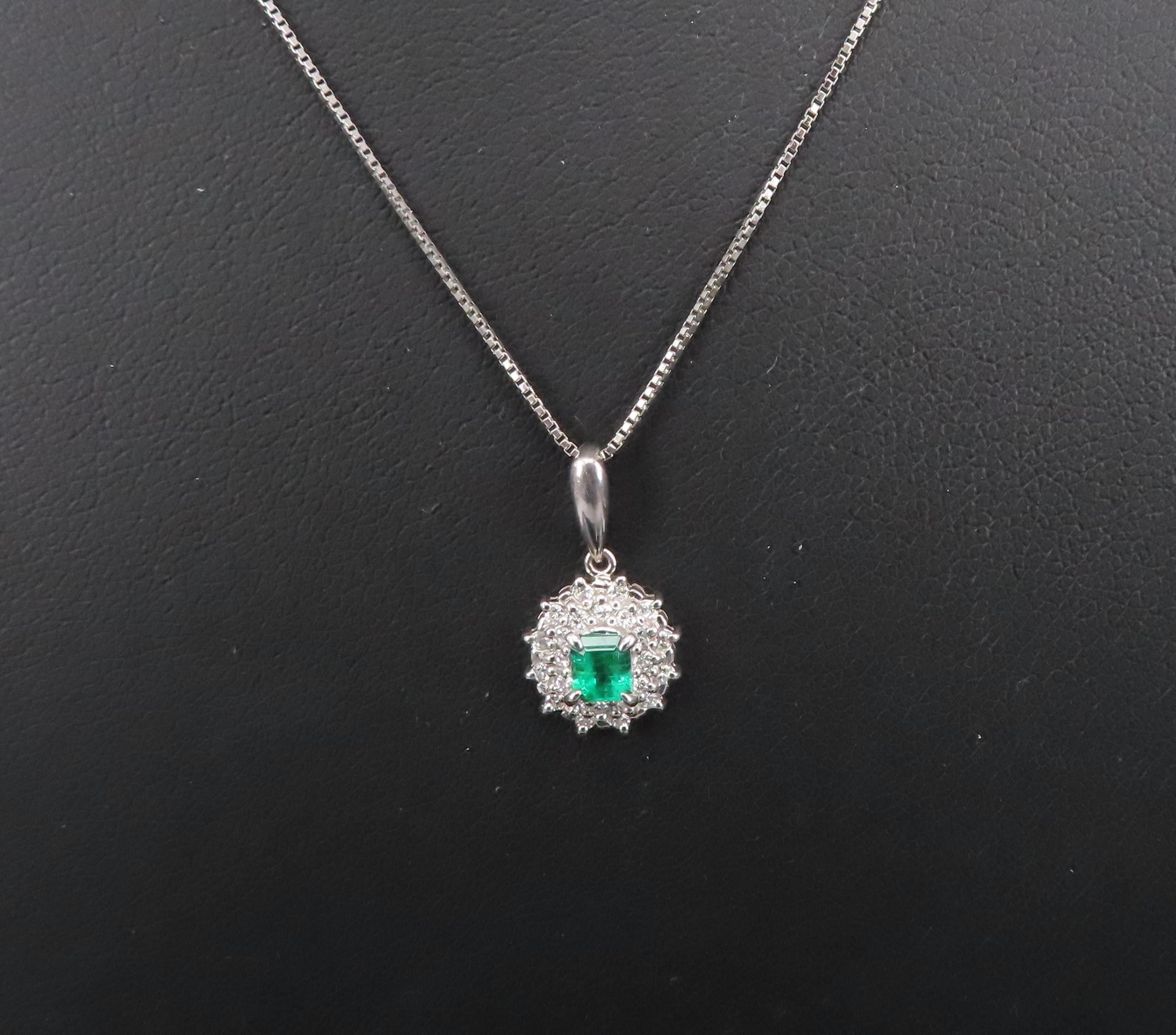 Vintage 0.24ct Intense Green Colombian Emerald 0.15ct Diamond Platinum Necklace