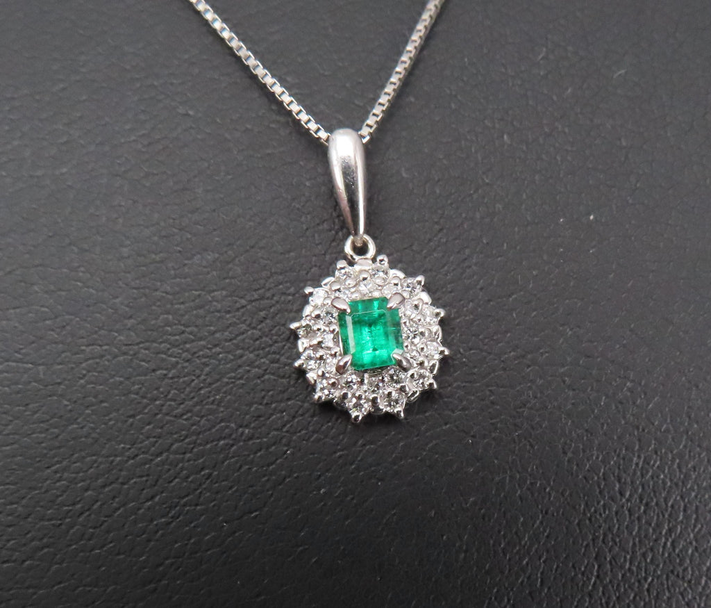 Vintage 0.24ct Intense Green Colombian Emerald 0.15ct Diamond Platinum Necklace