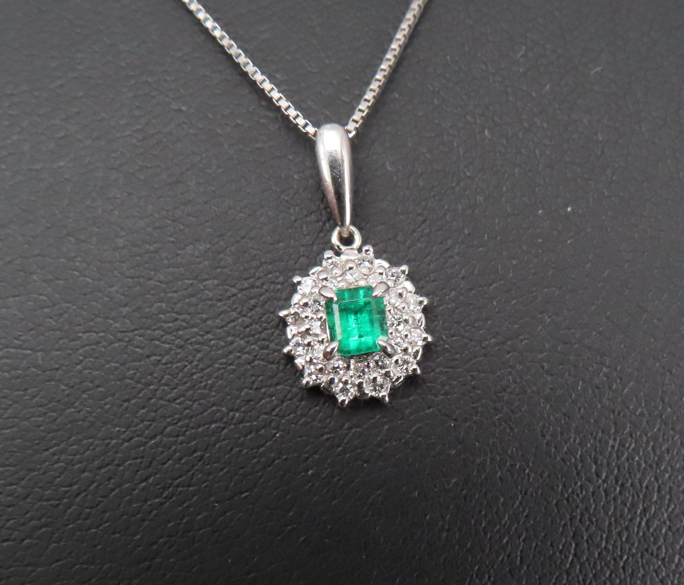 Vintage 0.24ct Intense Green Colombian Emerald 0.15ct Diamond Platinum Necklace
