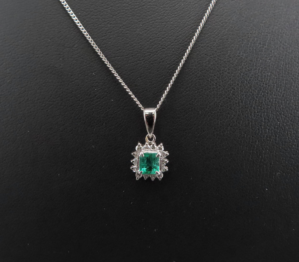 Vintage 0.30ct Colombian Emerald 0.18ct Diamond Platinum Chain Necklace