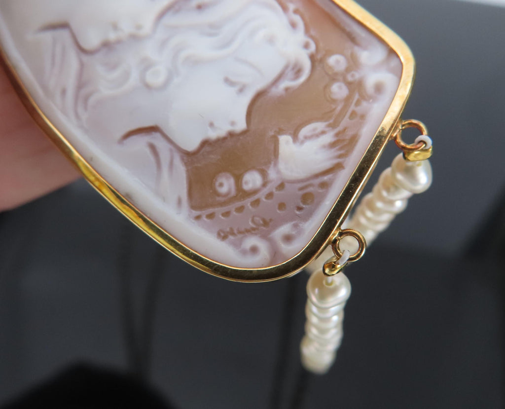 Vintage 50x26mm Hand Carved Shell Cameo & Pearl 18K Yellow Gold Necklace 19.9g