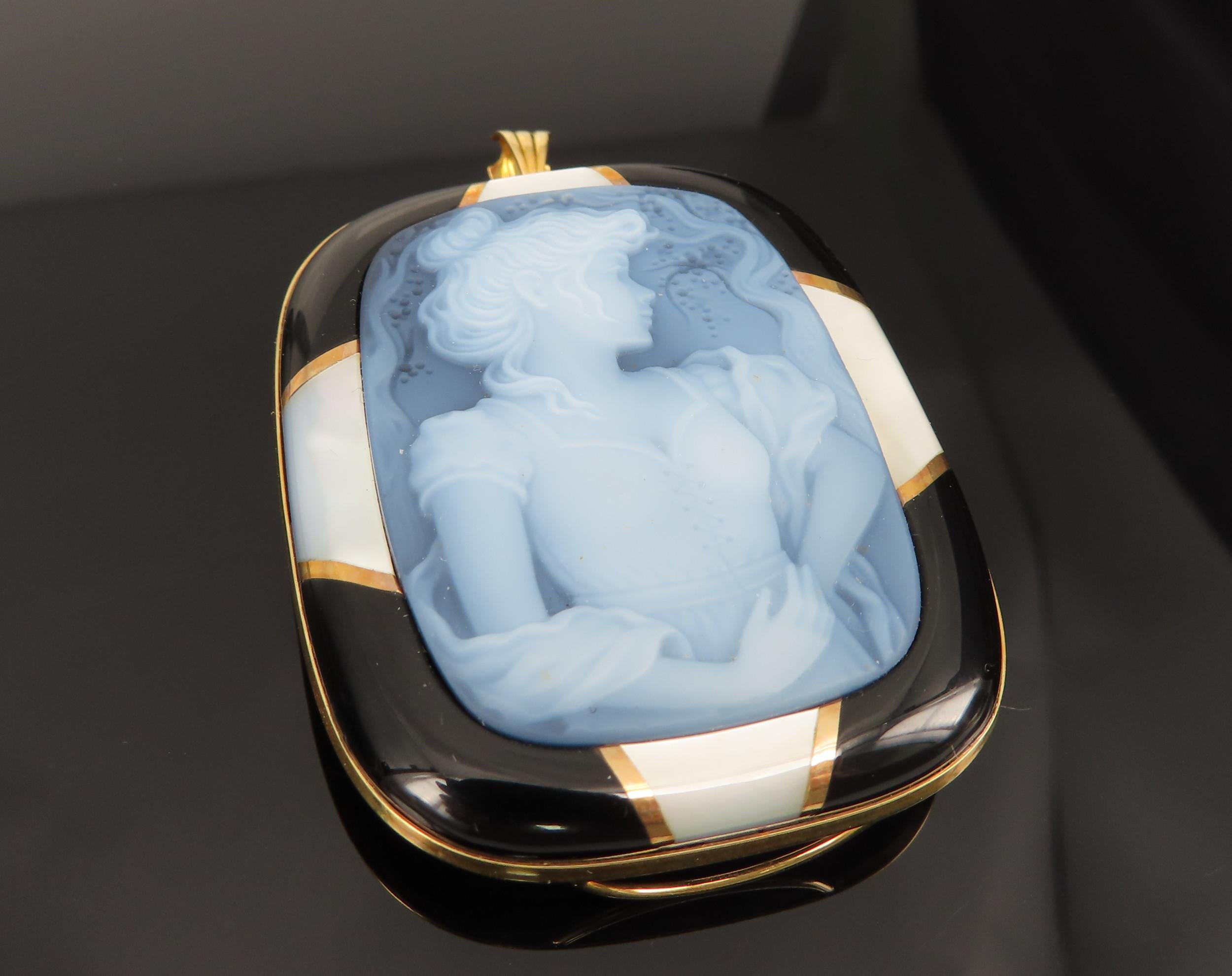 Vintage Agate Cameo Mother of Pearl & Onyx 18K Gold Pendant Brooch 24.1gr