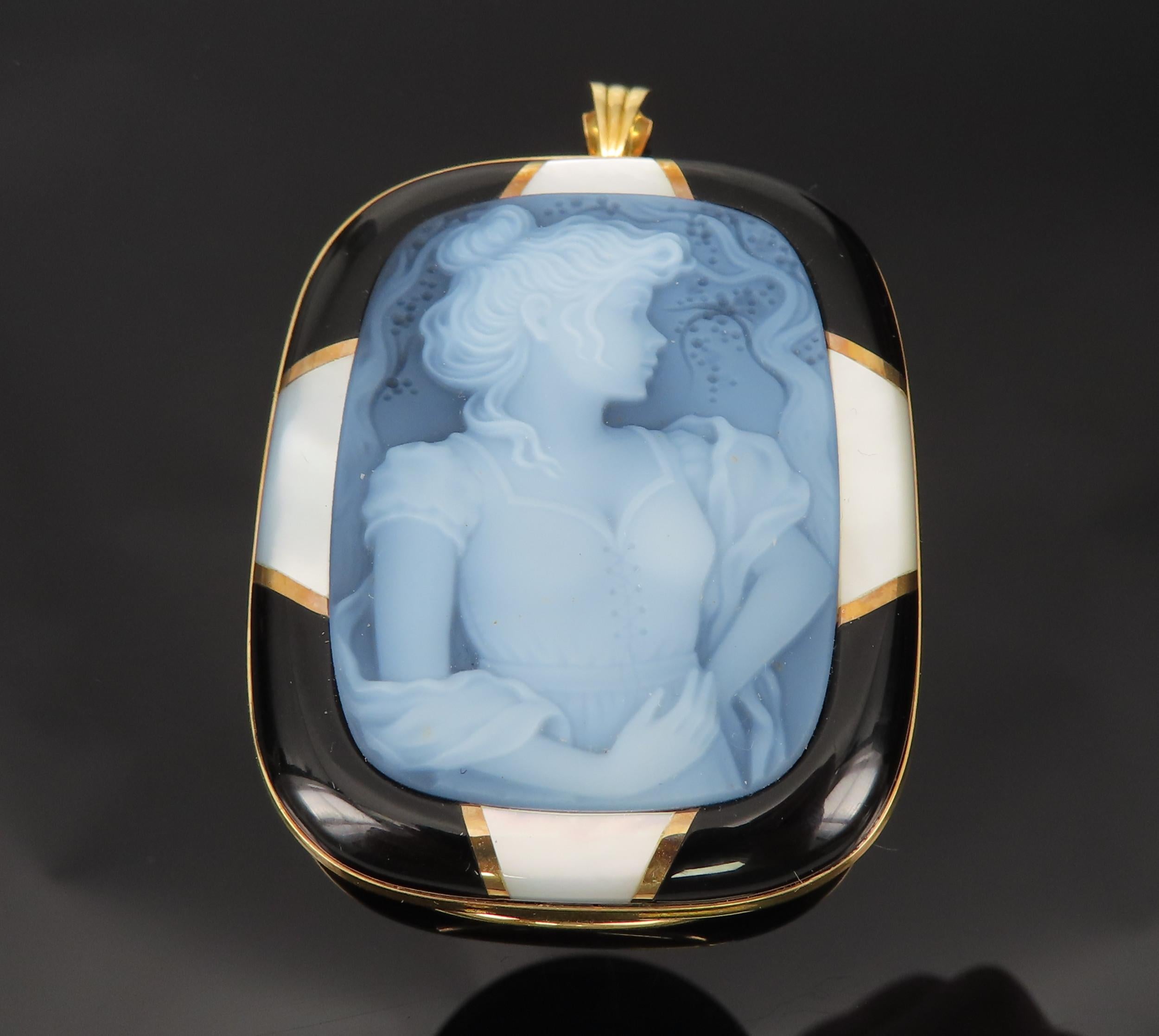 Vintage Agate Cameo Mother of Pearl & Onyx 18K Gold Pendant Brooch 24.1gr