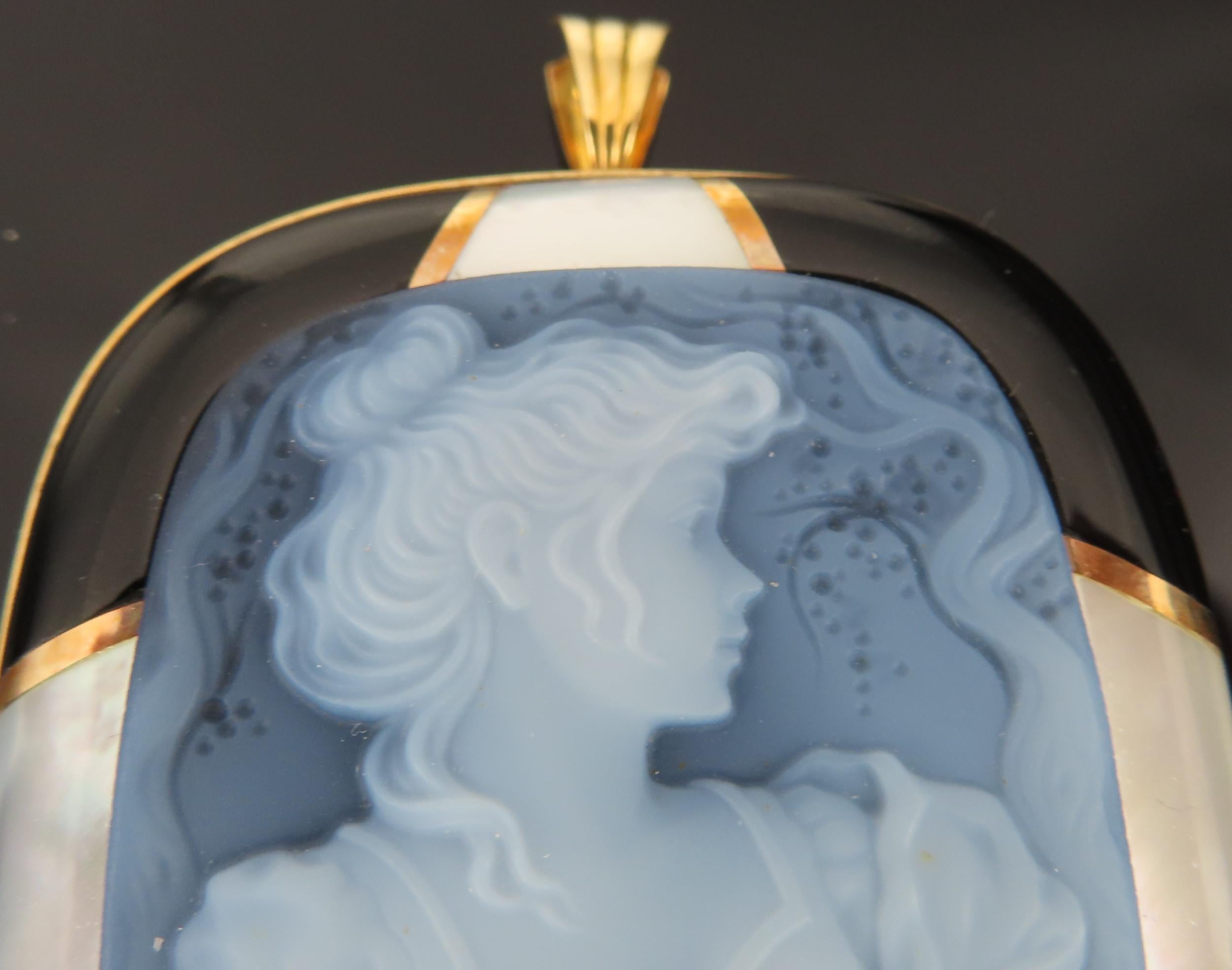 Vintage Agate Cameo Mother of Pearl & Onyx 18K Gold Pendant Brooch 24.1gr