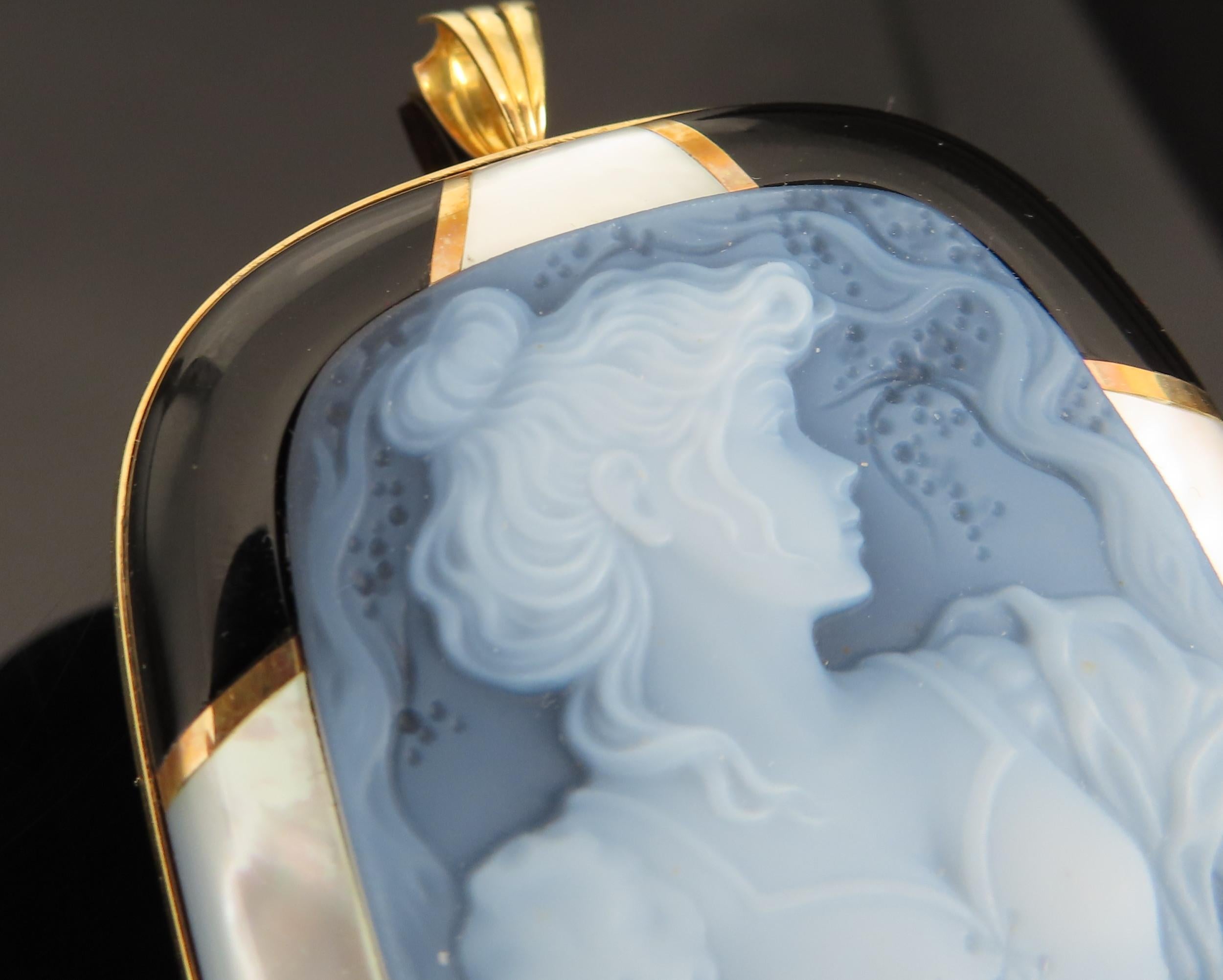 Vintage Agate Cameo Mother of Pearl & Onyx 18K Gold Pendant Brooch 24.1gr