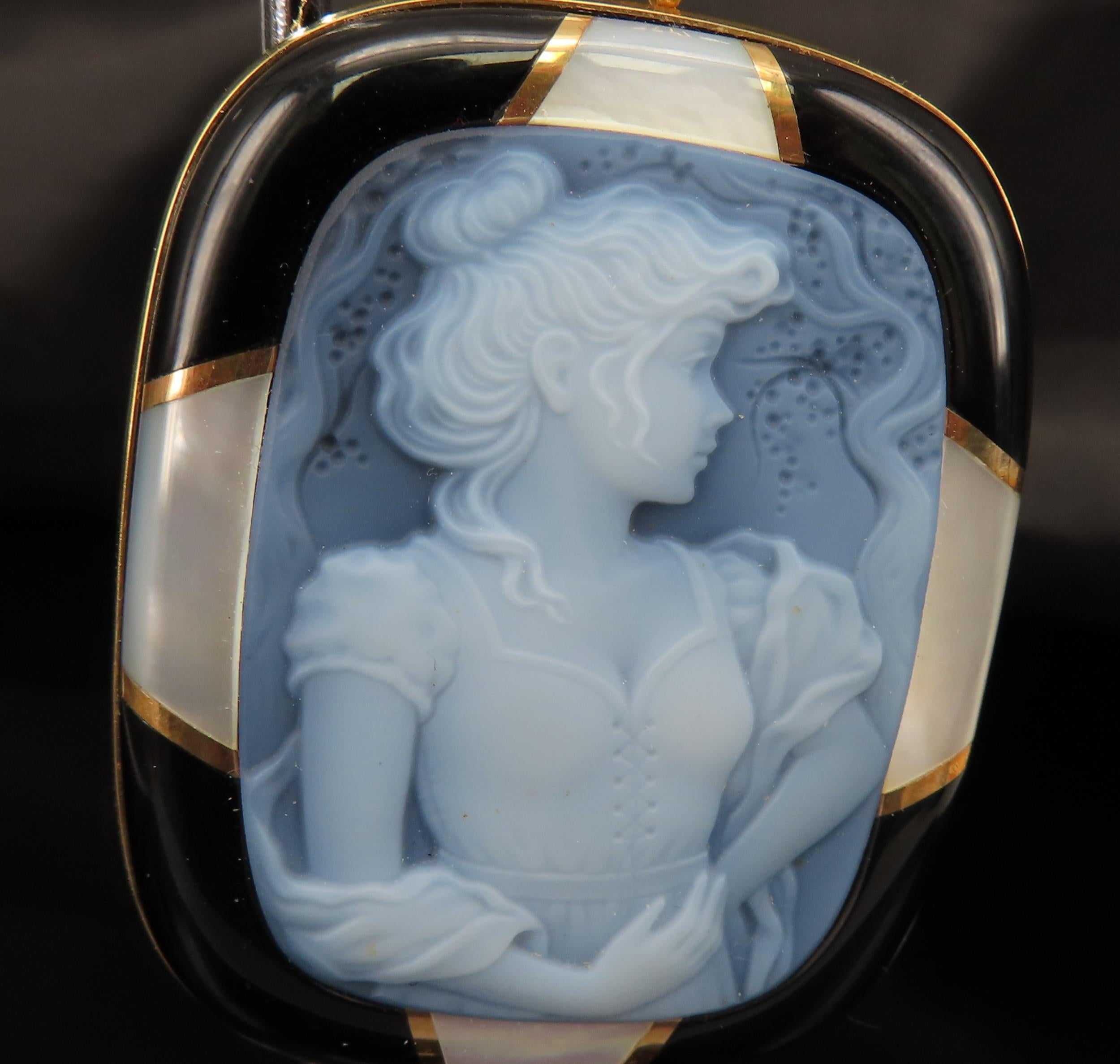 Vintage Agate Cameo Mother of Pearl & Onyx 18K Gold Pendant Brooch 24.1gr