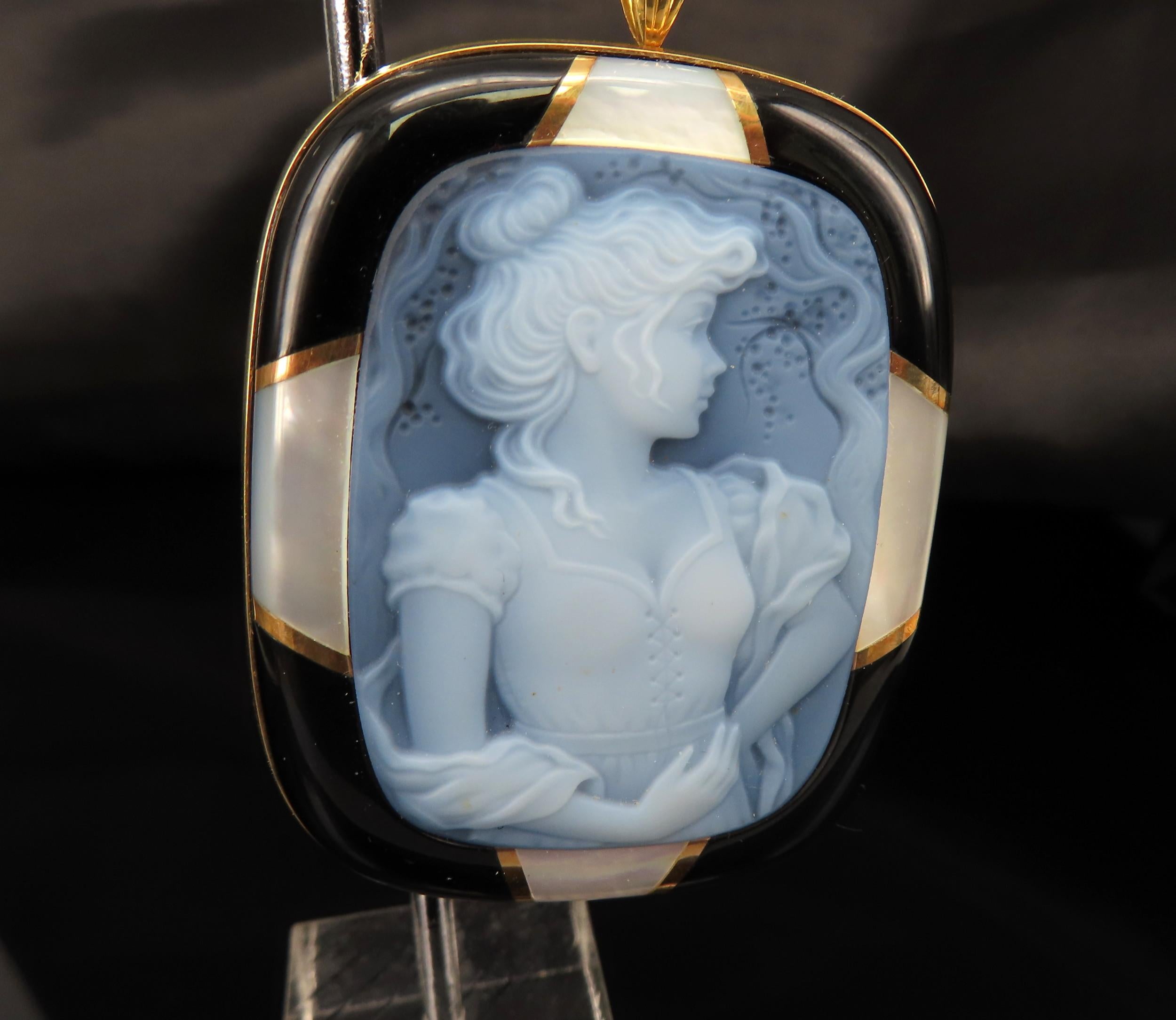 Vintage Agate Cameo Mother of Pearl & Onyx 18K Gold Pendant Brooch 24.1gr