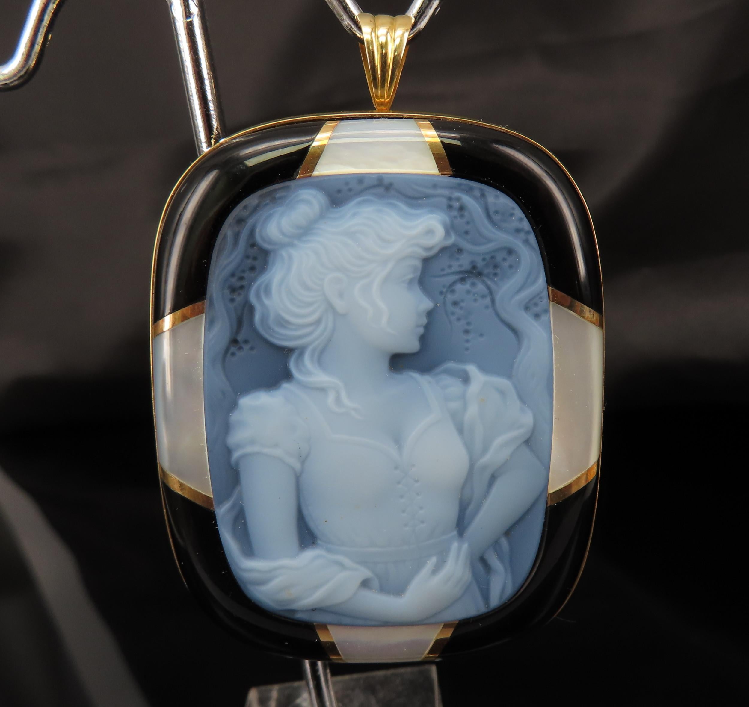 Vintage Agate Cameo Mother of Pearl & Onyx 18K Gold Pendant Brooch 24.1gr