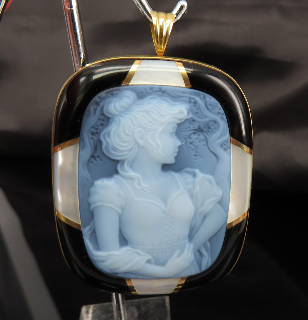 Vintage Agate Cameo Mother of Pearl & Onyx 18K Gold Pendant Brooch 24.1gr