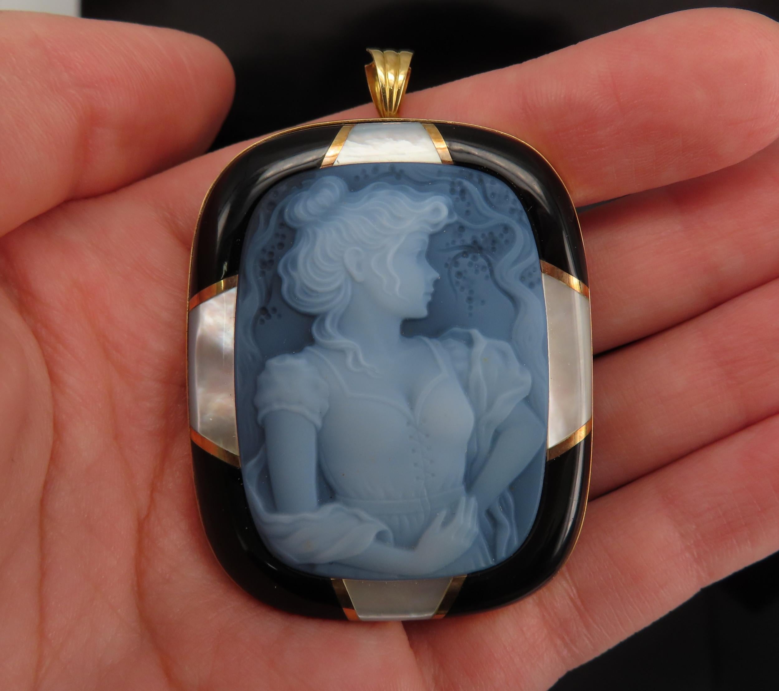 Vintage Agate Cameo Mother of Pearl & Onyx 18K Gold Pendant Brooch 24.1gr