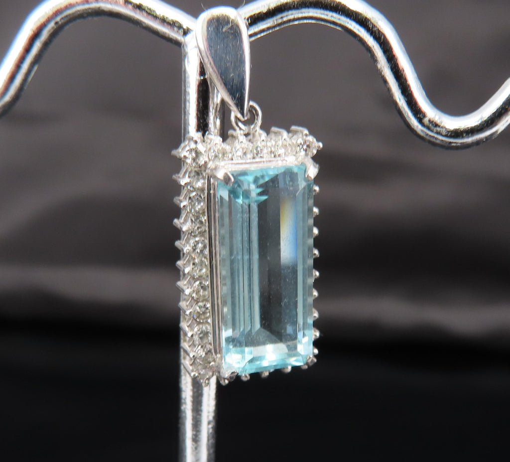 Vintage 3.00ct Emerald Cut Natural Aquamarine 0.43ct Diamond Platinum Pendant